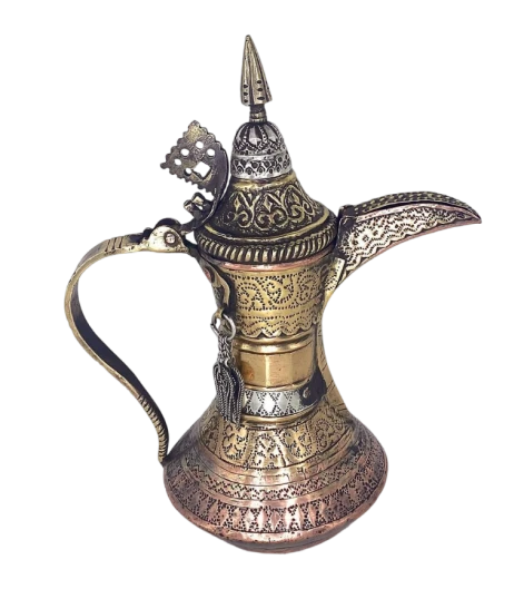 دلة قهوة عُمانية تقليدية مزخرفة